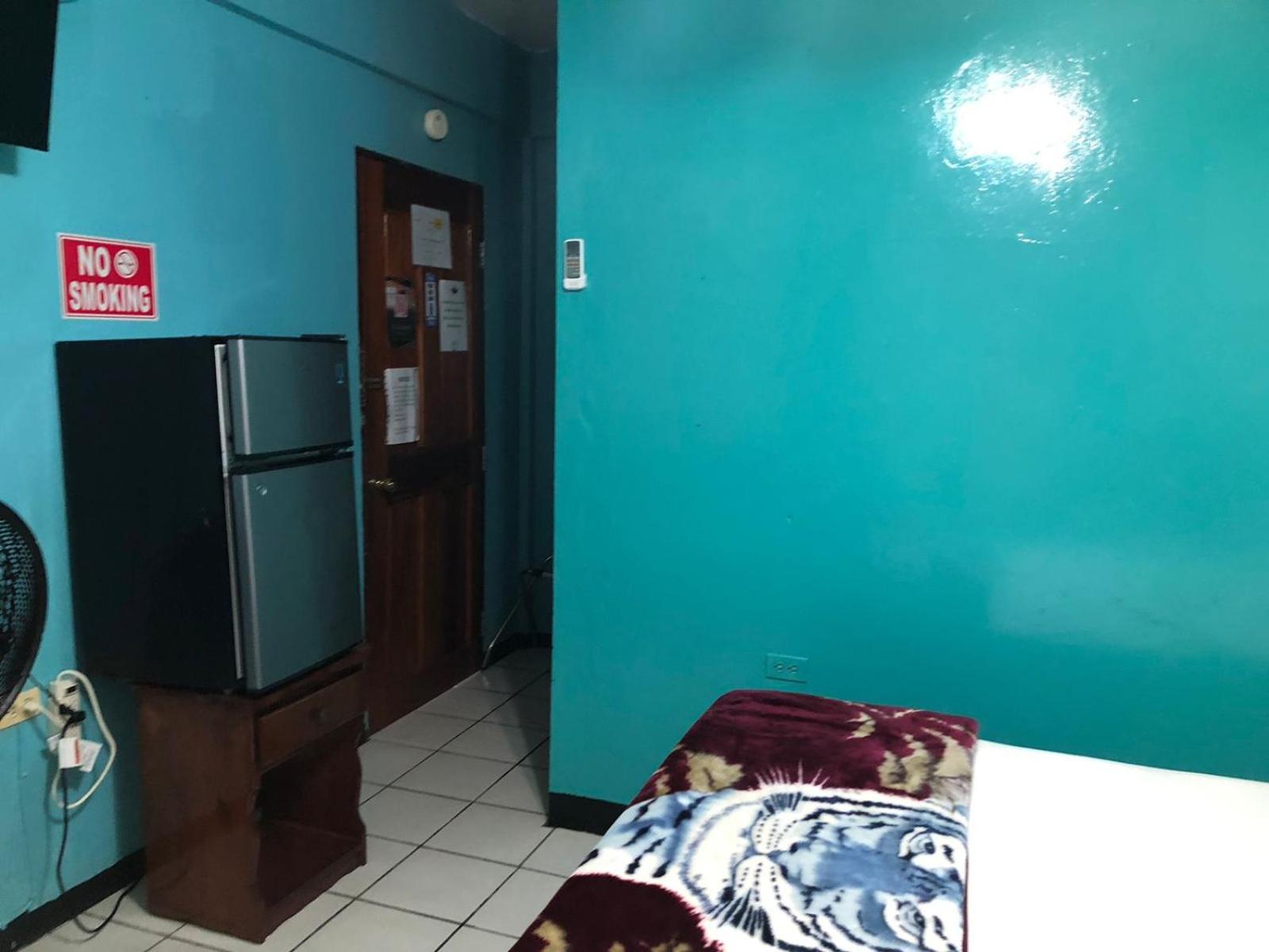 Chaleanor Hotel Dangriga Quarto foto